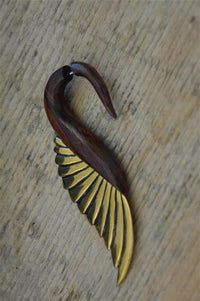 Load image into Gallery viewer, Fake Piercing Ohrring Narraholz Edelstahl Brass Schwan - chic - net.de
