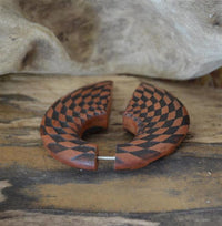 Load image into Gallery viewer, Fake Piercing Ohrring Sawo Holz Kreis Wirbel Strudel - chic - net.de
