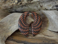 Load image into Gallery viewer, Fake Piercing Ohrring Sawo Holz Kreis Wirbel Strudel - chic - net.de
