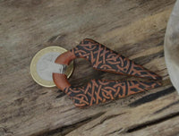 Load image into Gallery viewer, Fake Piercing Ohrring Sawo Holz Pfeil keltischer Knoten - chic - net.de
