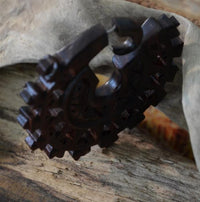 Load image into Gallery viewer, Fake Piercing Zackenrad Holz Edelstahl handgeschnitzt groß dunkelbraun Dehner - chic - net.de
