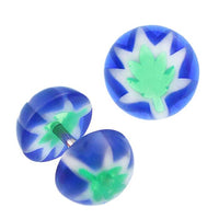 Load image into Gallery viewer, Fake Plug Piercing Halbkugel in blau mit grünem Hanfblatt aus Acryl und Edelstahl Stift - chic - net.de
