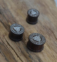 Cargar imagen en el visor de la galería, Flesh Plug Sonoholz Valknut Wotansknoten silber Gravur - chic - net.de
