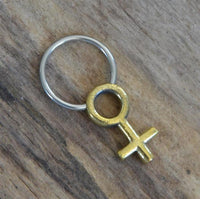 Load image into Gallery viewer, Piercing Klemmkugel Ring Brass Edelstahl Symbol weiblich
