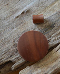 Load image into Gallery viewer, Flesh Plug Holz braun Mjölnir Runen double flared
