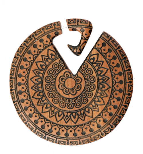 Handgefertigtes Mandala Fake Piercing Hanger aus Sawo Holz - chic - net.de