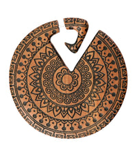 Load image into Gallery viewer, Handgefertigtes Mandala Fake Piercing Hanger aus Sawo Holz - chic - net.de

