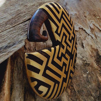 Load image into Gallery viewer, Holz Dehnschnecke Ohr Gewicht Piercing Goldmuster 8mm rund - chic - net.de
