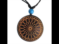 Load image into Gallery viewer, Holzkette golden Mandalablume Türkis Stein Sonoholz Baumwolle unisex verstellbar - chic - net.de
