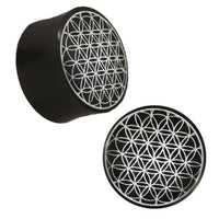 Cargar imagen en el visor de la galería, Plug Horn weiße Gravur schwarz Tribal Blume des Lebens Piercing
