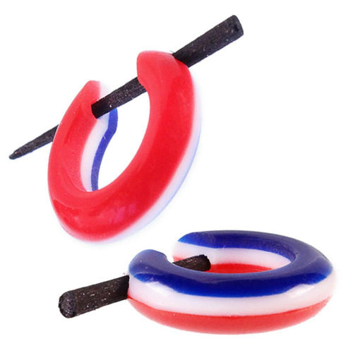 Horn Pin - Ohrringe rot weiß blau Streifen Creolen Holz Pin 14 mm handgeschnitzt - chic - net.de