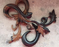 Load image into Gallery viewer, Sonoholz hell dunkel braun 8mm Lobe Piercing Hook Blüte
