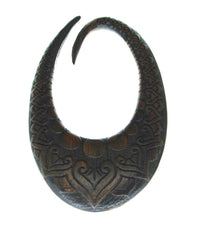 Load image into Gallery viewer, Holz Dehnschnecke Ohr Piercing dunkel oval Herzen 6mm
