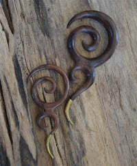 Load image into Gallery viewer, Holz Dehnschnecke Ohr Piercing Doppel Spirale Brass Ende
