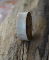 Load image into Gallery viewer, Flesh Plug Holz hell Runen Algiz Kreis double flared
