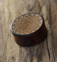 Load image into Gallery viewer, Flesh Plug Holz Dahlie hell dunkel double flared
