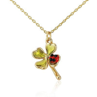 Cargar imagen en el visor de la galería, Kette 18 karat vergoldet Kleeblatt Glück Marienkäfer Kristall Emaille nickelfrei Karabiner rot grün - chic - net.de
