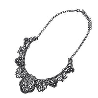 Load image into Gallery viewer, Ketten kurze Halskette Edelstahl schwarz Spitze facettiert Kristalle weiß 63 cm - chic - net.de
