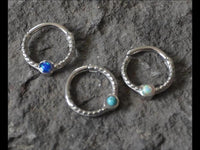 Cargar imagen en el visor de la galería, Klapp Segmentring Piercing Edelstahl Stein Punkte - chic - net.de
