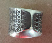 Load image into Gallery viewer, Massiver Silberring aus 925er Sterling Silber Thailandische Bergstämme Karen Stil Muster schwarz - chic - net.de
