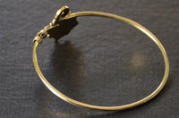 Load image into Gallery viewer, Messing Armreif antik gold grün Onyx Schnörkel verstellbar - chic - net.de
