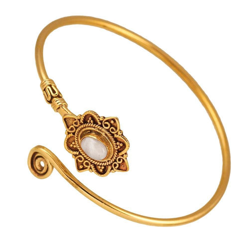 Messing Armreif antik golden Mondstein Maserung Schnörkel Herzen verstellbar - chic - net.de