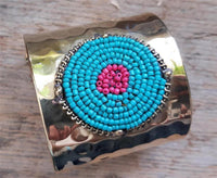 Cargar imagen en el visor de la galería, Messing Armreif gold Perlen Kreise gehämmert rosa türkis breit nickelfrei verstellbar antik Tribal - chic - net.de
