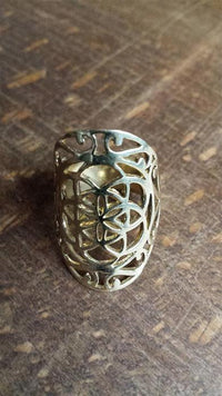 Load image into Gallery viewer, Messing Brass Tribal Ringe Blume des Lebens Spiralen rund antik golden nickelfrei 30 mm - chic - net.de
