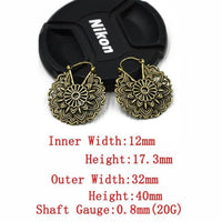 Cargar imagen en el visor de la galería, Messing Ohrringe gold Blume antik Bogen Piercing - chic - net.de
