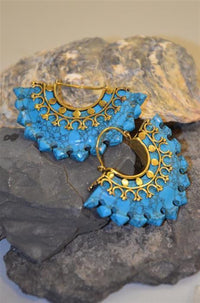 Cargar imagen en el visor de la galería, Messing Ohrringe Türkis Stein gold Bogen Pfeile 50mm - chic - net.de
