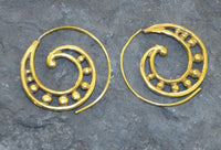 Cargar imagen en el visor de la galería, Messing Spirale Ohrringe Piercing Kugeln antik gold - chic - net.de

