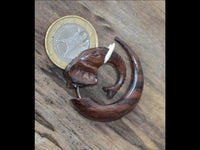 Load image into Gallery viewer, Fake Piercing Ohrring Holz Bone Elefant Spirale
