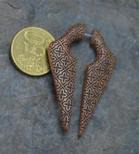 Load image into Gallery viewer, Javanisches Batik Fake Piercing Narra-Holz Ohrring 1mm

