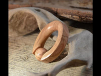 Load image into Gallery viewer, Ohrgewicht Klemmkugel Ring Olivenholz 12mm Piercing oval - chic - net.de
