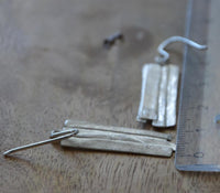 Load image into Gallery viewer, Ohrringe 925 Sterling Silber Bänder gebürstet 29mm - chic - net.de
