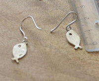 Load image into Gallery viewer, Ohrringe 925 Sterling Silber Fisch gebürstet 15mm - chic - net.de
