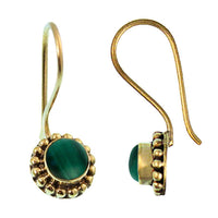 Load image into Gallery viewer, Ohrringe Blume Perlen 8 mm grüner Malachit Messing Brass antik golden Tribal Ohrhänger - chic - net.de
