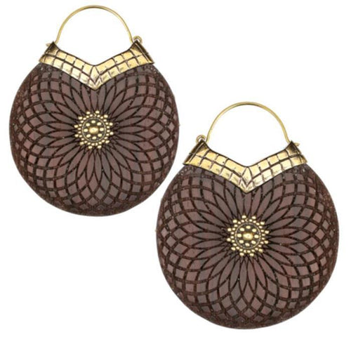 Ohrringe Holz Brass Blume Bügel gold Gravur Dahlie - chic - net.de