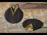 Cargar imagen en el visor de la galería, Ohrringe Narra Holz Brass gold Zacke Blume Mandala - chic - net.de
