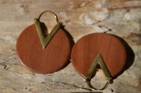 Cargar imagen en el visor de la galería, Ohrringe Sawo Holz Brass Bügel gold rund Zacke braun - chic - net.de
