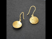 Load image into Gallery viewer, Ohrringe vergoldet 925 Silber Scheibe konvex Dornen - chic - net.de
