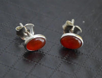 Load image into Gallery viewer, Ohrstecker 925 Sterling Silber mit Onyx rot oval 8mm - chic - net.de
