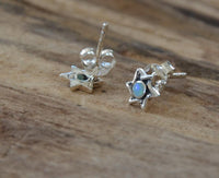 Cargar imagen en el visor de la galería, Ohrstecker 925 Sterling Silber Stern Opal oxidiert - chic - net.de
