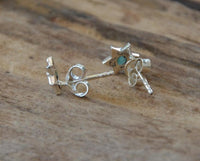 Cargar imagen en el visor de la galería, Ohrstecker 925 Sterling Silber Stern Opal oxidiert - chic - net.de

