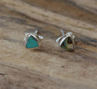 Load image into Gallery viewer, Ohrstecker 925 Sterling Silber Triangel Türkis Abalone - chic - net.de
