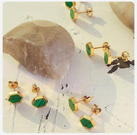 Cargar imagen en el visor de la galería, Ohrstecker Edelstahl Gold PVD Malachit eckig 8mm - chic - net.de
