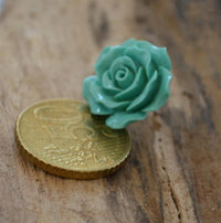 Load image into Gallery viewer, Ohrstecker Edelstahl Resin Rose Blume türkis grün gelb - chic - net.de
