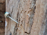 Load image into Gallery viewer, Ohrstecker Malachit grün Tropfen 6 mm 925er Sterling Silber Rand Stein Silberohrstecker - chic - net.de

