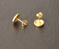 Load image into Gallery viewer, Ohrstecker vergoldet 925 Silber Scheibe uneben 9mm - chic - net.de
