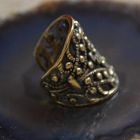 Load image into Gallery viewer, Ear cuffs verschnörkeltes Muster Blumen Messing gold
